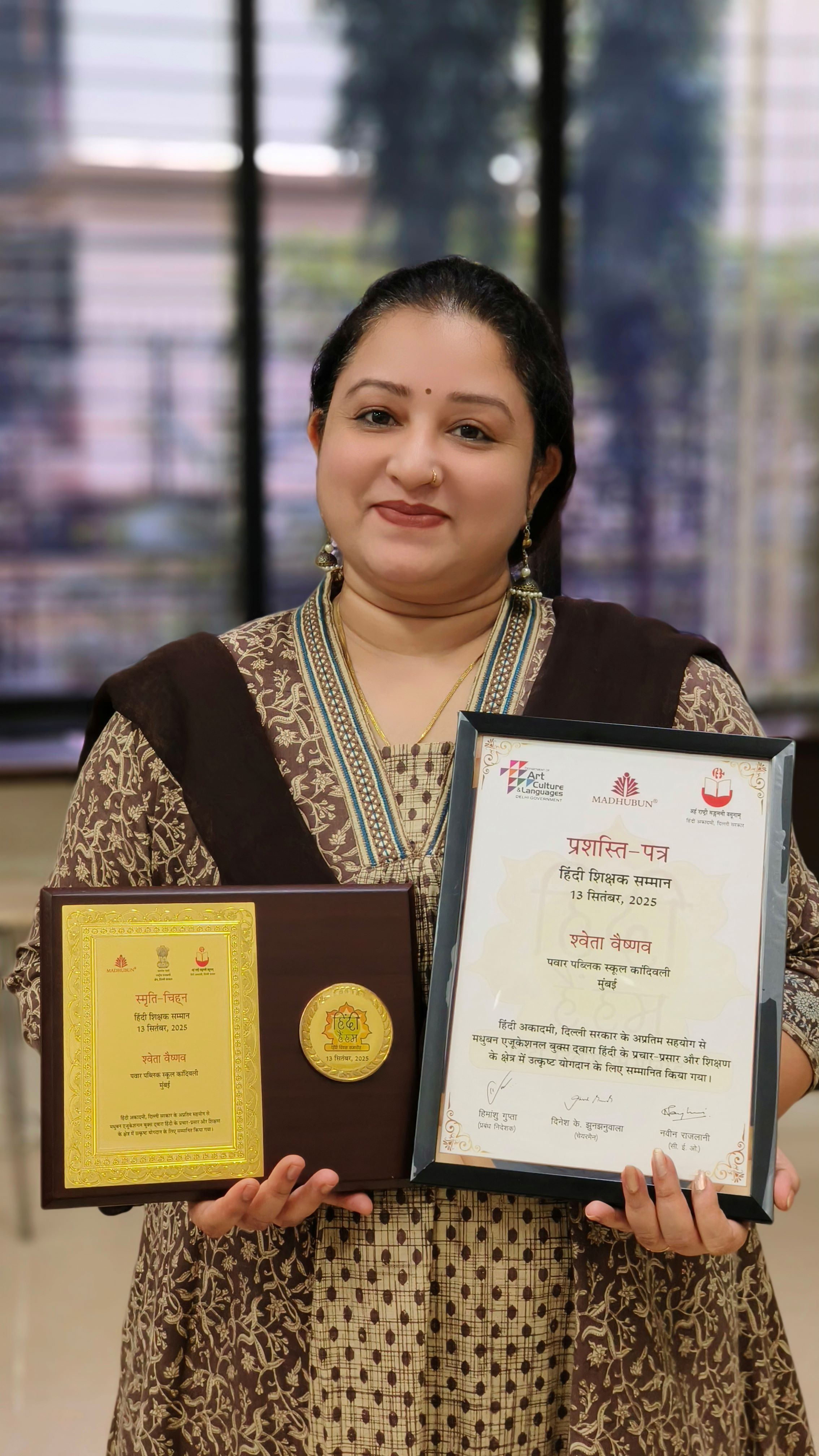Sweta Vaishnav - Hindi Teacher Award